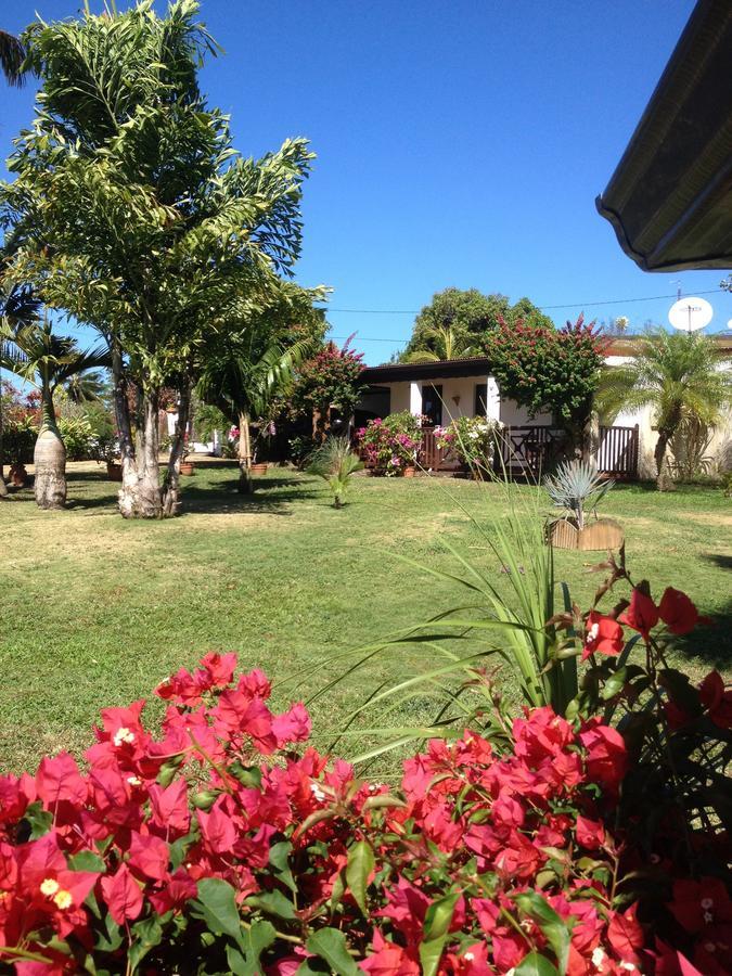 Le bungalow des bougainvilliers Ducos Extérieur photo